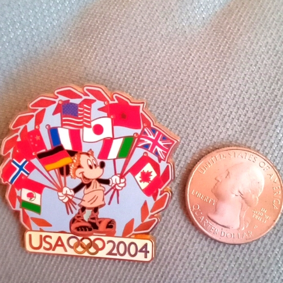 DISNEY USA 2004 MICKEY WITH THE WORLD FLAGS - Picture 5 of 5